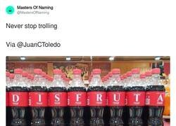 Enlace a Pepsi troleando a Cocacola, por @MastersOfNaming