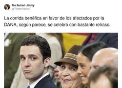 Enlace a Sobra el retraso diría yo, por @TirodeGraciah