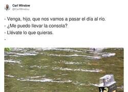 Enlace a No es precisamente lo que se conoce como consola portátil, por @CarlWinslou