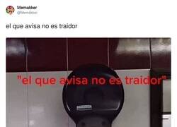 Enlace a El que avisa no es traidor, por @Memakker