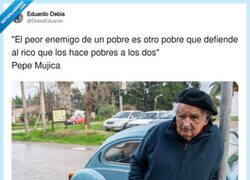 Enlace a El peor enemigo de un pobre es otro pobre, por @DebiaEduardo