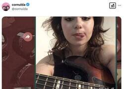 Enlace a Mejor guitar girl que down girl, por @cornulda