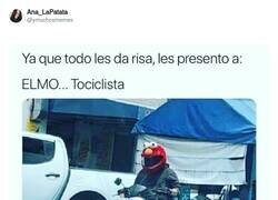Enlace a ELMO tociclista, por @ymuchosmemes