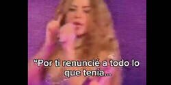 Enlace a Lo de Shakira es de locos, no sé cuánto hace ya y aún no ha superado lo de Piqué, que lo sigue insultando y a España también