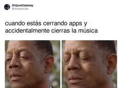 Enlace a Lo odio y me pasa repetidamente, por @ShitpostGate