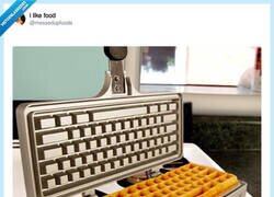 Enlace a Necesito este teclado, por @messedupfoods