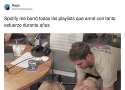 Enlace a Tanto trabajo tirado por el retrete, por @siemprebajando