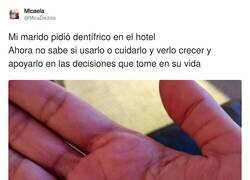 Enlace a Qué moni, por @MicaDeJota