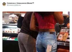 Enlace a Su felicidad pende de un hilo, por @UnbalancedMemes