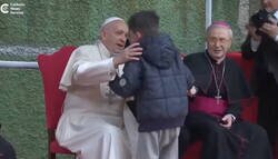 Enlace a REMEMBER: Cuando el Papa Francisco consoló a un niño que le preguntó si su padre, que no era creyente, estaba en el cielo