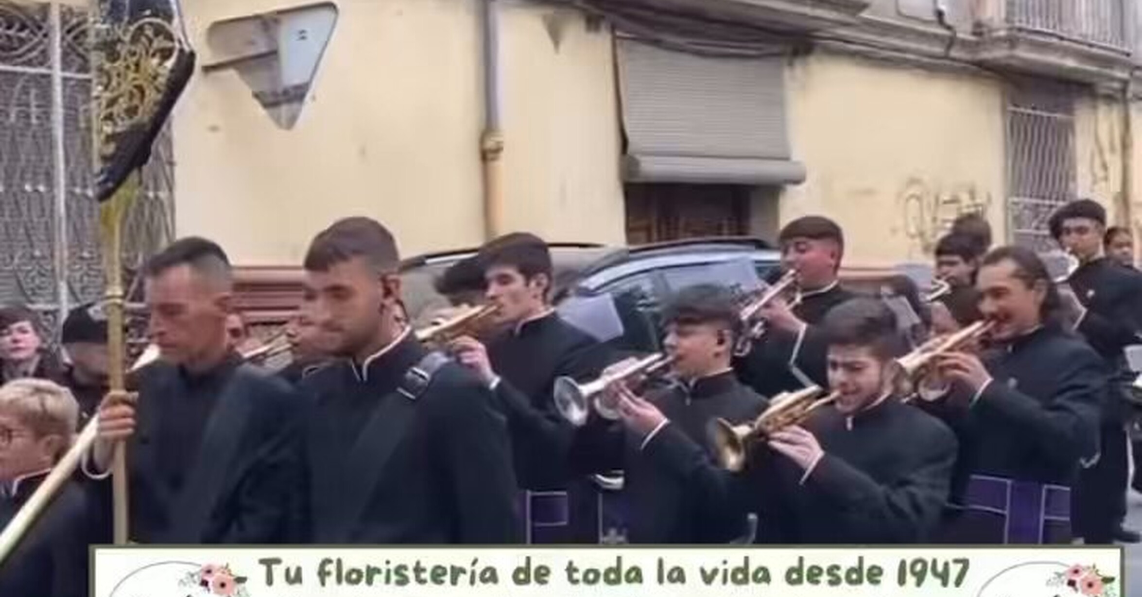 Lo de este vídeo me parece tan surrealista en pleno 2025