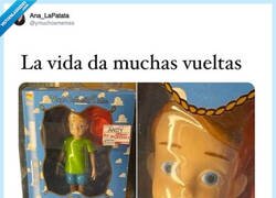 Enlace a Pobre Andy, acabó convertido en uno de sus juguetes, por @ymuchosmemes