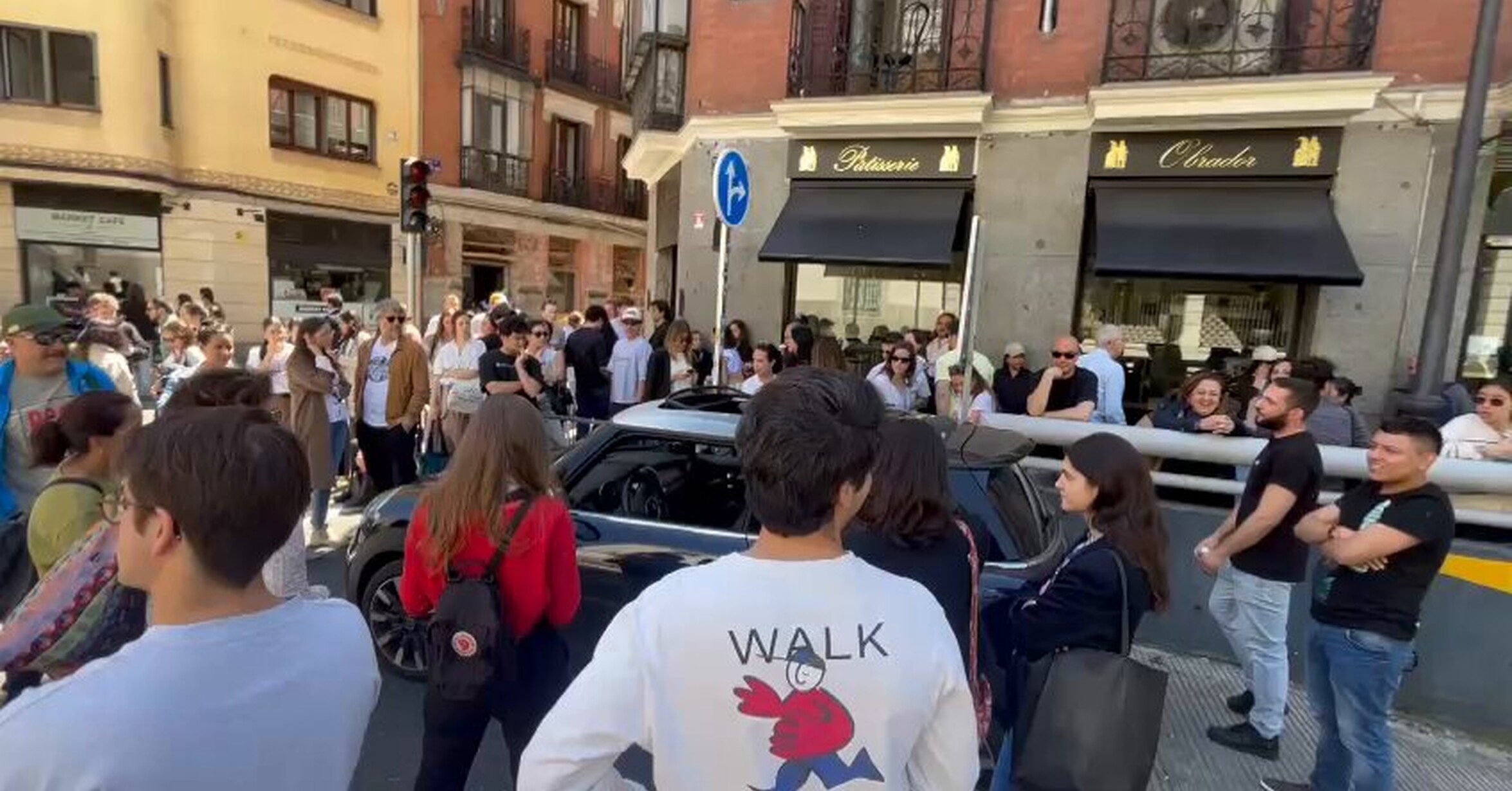 La gente incomunicada del apagón pueden escuchar las noticias gracias a este crack del coche