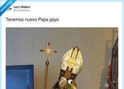 Enlace a Tenemos nuevo Papa gayo, por @LarryWalters_