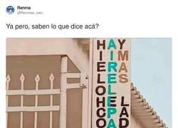 Enlace a ¿Qué habrá tomado el que hizo el cartel?, por @Renmaa_owo