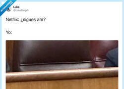 Enlace a Costumbre en el congreso, diputado de VOX gozándose una siesta, por @LukaBanjah