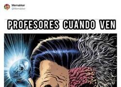 Enlace a Mirando hacia otro lado