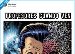 Enlace a Mirando hacia otro lado