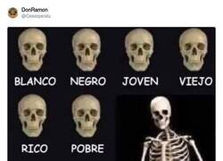 Enlace a Plot twist del meme de las calaveras