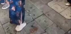 Enlace a Excelentes reflejos de la chica de minifalda, 10 de 10