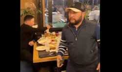Enlace a Cuidado con qué amigos sales a cenar a la hora de pagar la cuenta