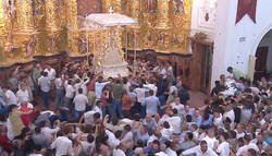 Enlace a El salto de la reja, en la procesión del Rocío, solo lo puedes entender si eres español