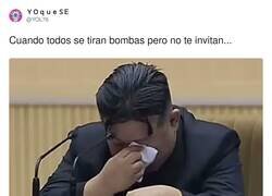 Enlace a Pobre Kim, nadie le hace caso, por @YOL76