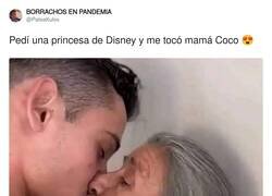 Enlace a La MILF de Coco, por @PateaKulos