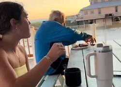 Enlace a Me alucina cómo los yankees son capaces de dejar todo lo que están haciendo para animar a un grupo de aviones de combate