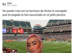 Enlace a Es imposible no ver a Alvise en esta foto, qué locura