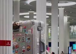 Enlace a Mi novia con su maleta solo para el fin de semana