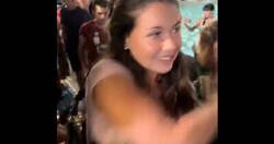 Enlace a Chica tira una moneda a la Fontana di Trevi y le destroza la cabeza a un pobre hombre