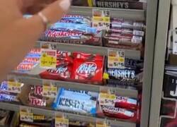 Enlace a Quién dijo que los huevos kinder no eran sanos, mira esa niña, me da una pena, pobre diablo