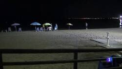 Enlace a Me parece muy loco: gente va a la playa aún de noche para reservar sitio