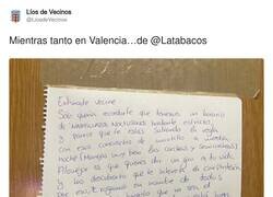 Enlace a Quejándose de martillazos nocturnos con originalidad