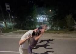 Enlace a Qué poco necesitan para ser felices, por @vistoenlasredes