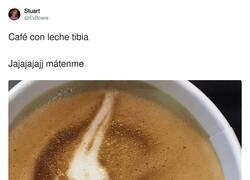 Enlace a Café con leche tibia, por @EvBowie