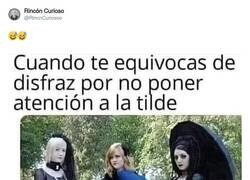 Enlace a ¿Disfraz de gótica o de gotica?, por @RincnCuriosoo