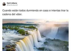 Enlace a Por la noche todos los sonidos son más fuertes, por @SantiLiebanaR