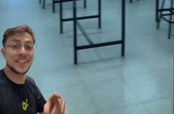 Enlace a Muestran el aula más larga de España y los comentarios son un partimiento