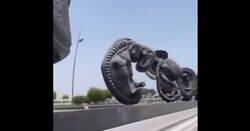 Enlace a Muy mal rollo el camino hacia el hospital de maternidad de Qatar, por @Arteymas_