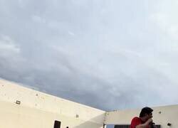 Enlace a Qué manejo, qué control, por @MameShitPst