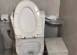 Enlace a Eh que no ha tirado de la cadena, por @EstebanNavarroS