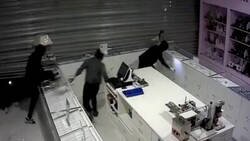 Enlace a Brutal el sistema de seguridad con niebla de esta tienda