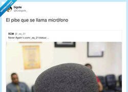 Enlace a Qué ganas de apretarle la cabeza, por @Exbigote_