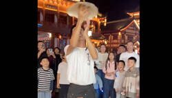 Enlace a La pizza puede ser una porquería pero solo per ver el espectáculo, pago lo que sea