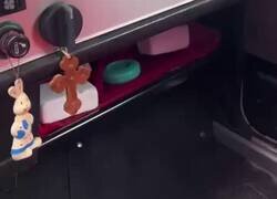 Enlace a Vendió su coche después de 34 años y no pudo evitar soltar lágrimas, por @ceciarmy