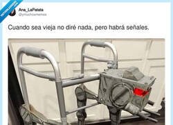 Enlace a La más friki de la residencia de abuelos, por @ymuchosmemes