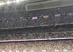 Enlace a La coña de que justo cuando le da el balón empiece a sonar el himno del Real Madrid como si fuera un botón de play me la tienen que explicar