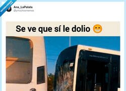 Enlace a Fue un golpe de nada, por @ymuchosmemes